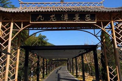 江苏、苏州、苏州天颐温泉、旺山九龙潭景区、苏州环秀晓筑养生度假村2天1晚日自由行行程费用,【灌浆饱满·环秀“小满”之时】苏州环秀晓筑养生度假村+双人早餐 +竞秀阁自助晚餐2份(周末)/100元餐饮抵用券(非周末)+天颐温泉门票/挹翠轩品茗茶券2张+九龙潭门票2张+高尔夫球4盒(免租杆)_驴妈妈